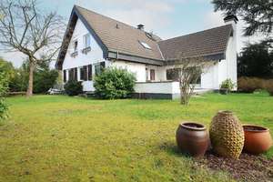 Großzügiges Ein- bis Zweifamilienhaus mit Doppelgarage in bester Lage der Solinger-S