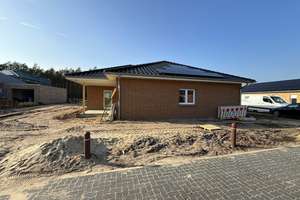 Neubau-Klinkerbungalow in beliebter Lage – Die vollständige Adresse der Immobilie erhältst du vom Anbieter., 29313 Hambühren – Vorschaubild 3