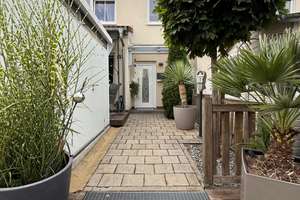 Ein Zuhause zum Verlieben – stilvolles Reihenmittelhaus mit Pool in Toplage · provisionsfrei – Die vollständige Adresse der Immobilie erhältst du vom Anbieter., 91056 Büchenbach West, Erlangen – Vorschaubild 33