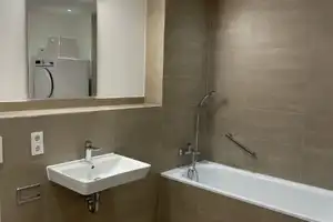 Moderne, familientaugliche 3-Zi.-Whg. mit Dachterrasse * 90 m² * Baujahr 2020 – Welfenstr. 20a, 81541 München – Vorschaubild 13