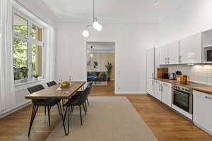 Friedrichshain: 3-Zimmer-Altbauwohnung zzgl. Essküche, Balkon, Fernwärme, Stuck, Parkett, ruhige Lag – Warschauer Straße 61, 10243 Friedrichshain, Berlin – Vorschaubild 6