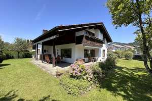 Großzügiges Einfamilienhaus auf traumhaftem Grundstück mit Ausblick auf die Berge – Rosenheim (Kreis) – Vorschaubild 1