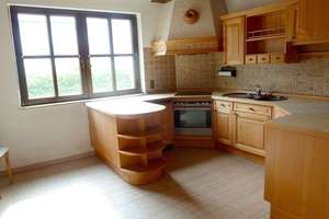Attraktives 10-Zi-Zweifamilienhaus mit schönem Garten und Garage, ideal zum Wohnen und Vermieten! – Die vollständige Adresse der Immobilie erhältst du vom Anbieter., 97523 Schwanfeld – Vorschaubild 3