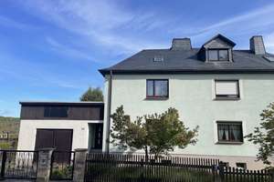 DAS GLÜCK hat ein ZUHAUSE!  Charmante-DHH mit WIGA, Garagenanbau-& Ausbaupotential-in beliebter Lage – Chrieschwitzer Straße 89, 8525 Preißelpöhl, Plauen – Vorschaubild 1