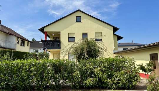 Bild von Ein- bis Zweifamilienhaus in idyllischer Ortslage
- großer Garten, 3 Garagen -