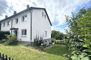RESERVIERT!
Hier wächst Familie – Reiheneckhaus mit viel Raum in beliebter Wohnlage! – Die vollständige Adresse der Immobilie erhältst du vom Anbieter., 91301 Forchheim – Vorschaubild 2