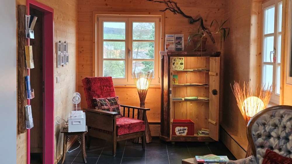 Immobilie in Hardegsen - Exklusives Massivholz-Haus mit vielseitiger Nutzung in idyllischer Lage - Bild 5