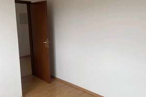 Zwei Zimmer in Güglingen: Kompakt und gut geschnitten – Die vollständige Adresse der Immobilie erhältst du vom Anbieter., 74363 Güglingen – Vorschaubild 2