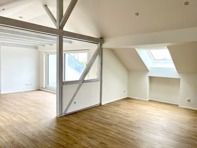 Wunderschöne, ruhige 2,5-Zimmer Dachgeschosswohnung in Stuttgart-Riedenberg mit Weitblick