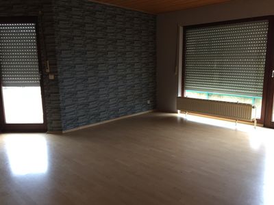 Haushälfte im Dachgeschoss nebst Garten und Garage in Adenstedt