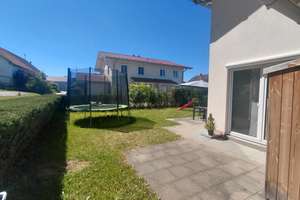CHARMANTE Doppelhaushälfte mit WOHLFÜHLcharakter! Ideal für Familien oder Paare! Pelletheizung! – St.-Antonius-Straße 12 a, 86860 Jengen – Vorschaubild 4