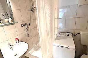**SONNIGES SINGLE APARTMENT IM SANIERTEN ALTBAU MIT ERKER ** NÄHE FÜRSTENPLATZ ** – Remscheider Str. XX, 40215 Friedrichstadt, Düsseldorf – Vorschaubild 5