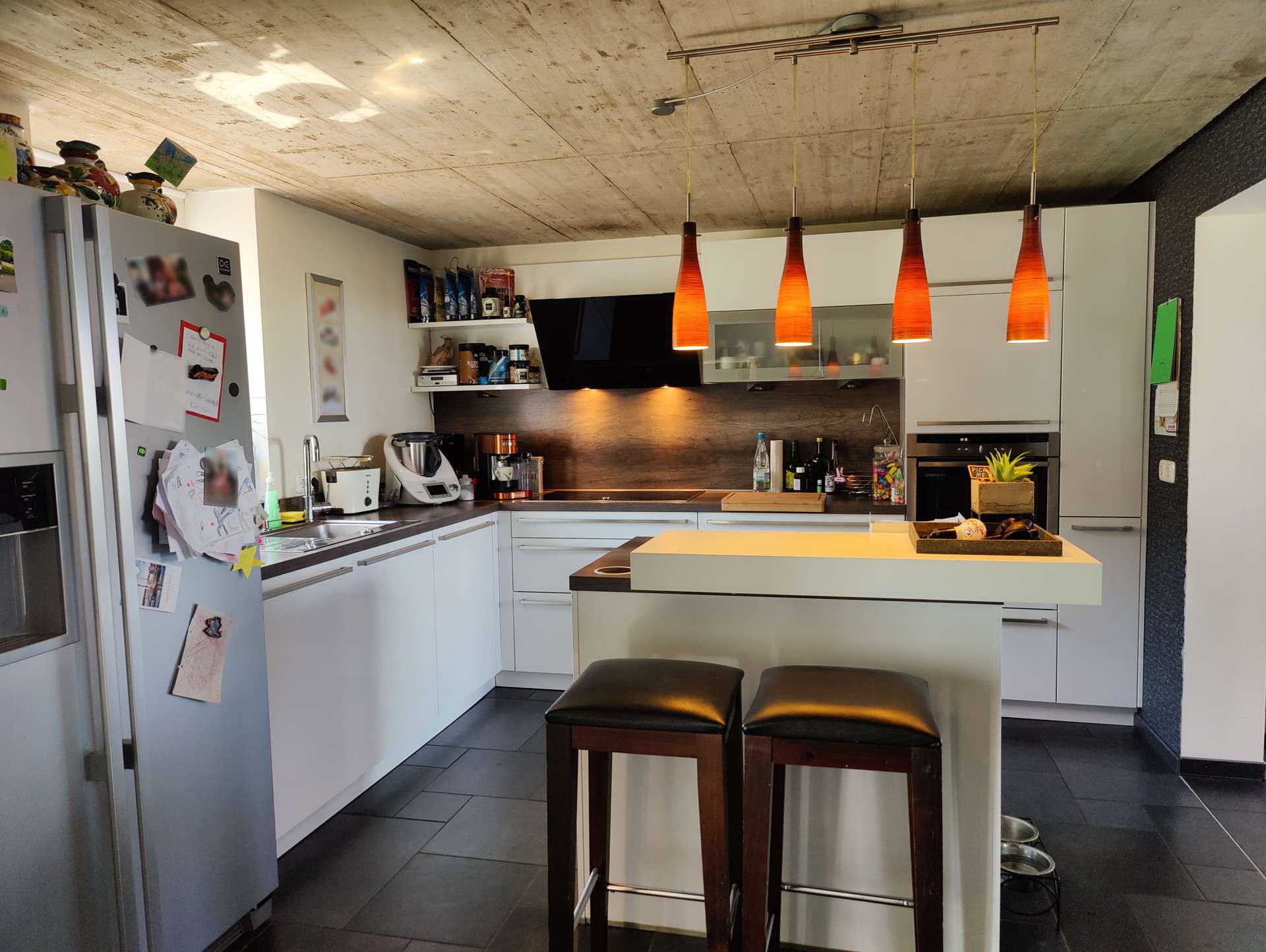 Immobilie in Altenkirchen (Westerwald) - Moderne Doppelhaushälfte mit Carport und Dachterrasse mit herrlichen Ausblick! - Bild 1