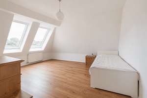 Großzügige Dachgeschosswohnung mit großer Terrasse, Parkett und Stellplatz – Die vollständige Adresse der Immobilie erhältst du vom Anbieter., 12109 Mariendorf, Berlin – Vorschaubild 3
