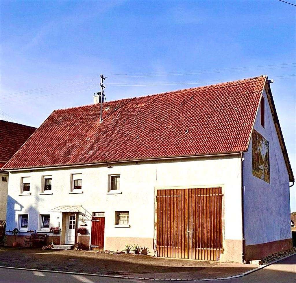 Wohn-Bauernhaus mit Ausbaureserve, Scheune, Garage und Stellplätzen in Hörschwag, Zollernalbkreis – Bild 2