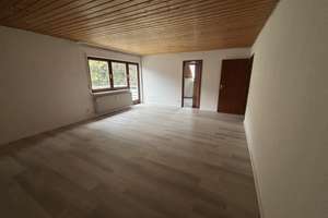 Helle 2,5-Zimmer Dachgeschosswohnung mit Balkon in Kuchen