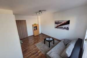 Mädels-WG-Zimmer in Reihenhaus mit Terrasse und schönem Garten zur Mitbenutzung – Heerstraße 63, 65205 Nordenstadt, Wiesbaden – Vorschaubild 10