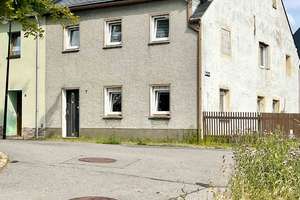 Teilsaniertes Reihenendhaus mit Garage und extra Garten in Sayda – Die vollständige Adresse der Immobilie erhältst du vom Anbieter., 9619 Sayda – Vorschaubild 1