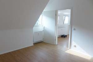 ++ KUSCHELIG IM DACHGESCHOSS MIT EINBAUKÜCHE ++ – 42853 Nordstadt, Remscheid – Vorschaubild 7