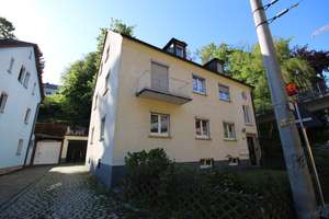Teilrenoviertes 3-Familienhaus im Herzen von Stuttgart-Kaltental.