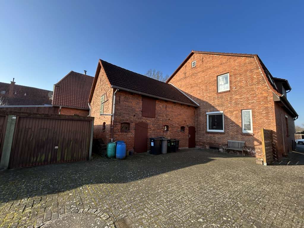 Immobilie in Nienburg/Weser - Solides Einfamilienhaus mit großem Grundstück - Bild 2