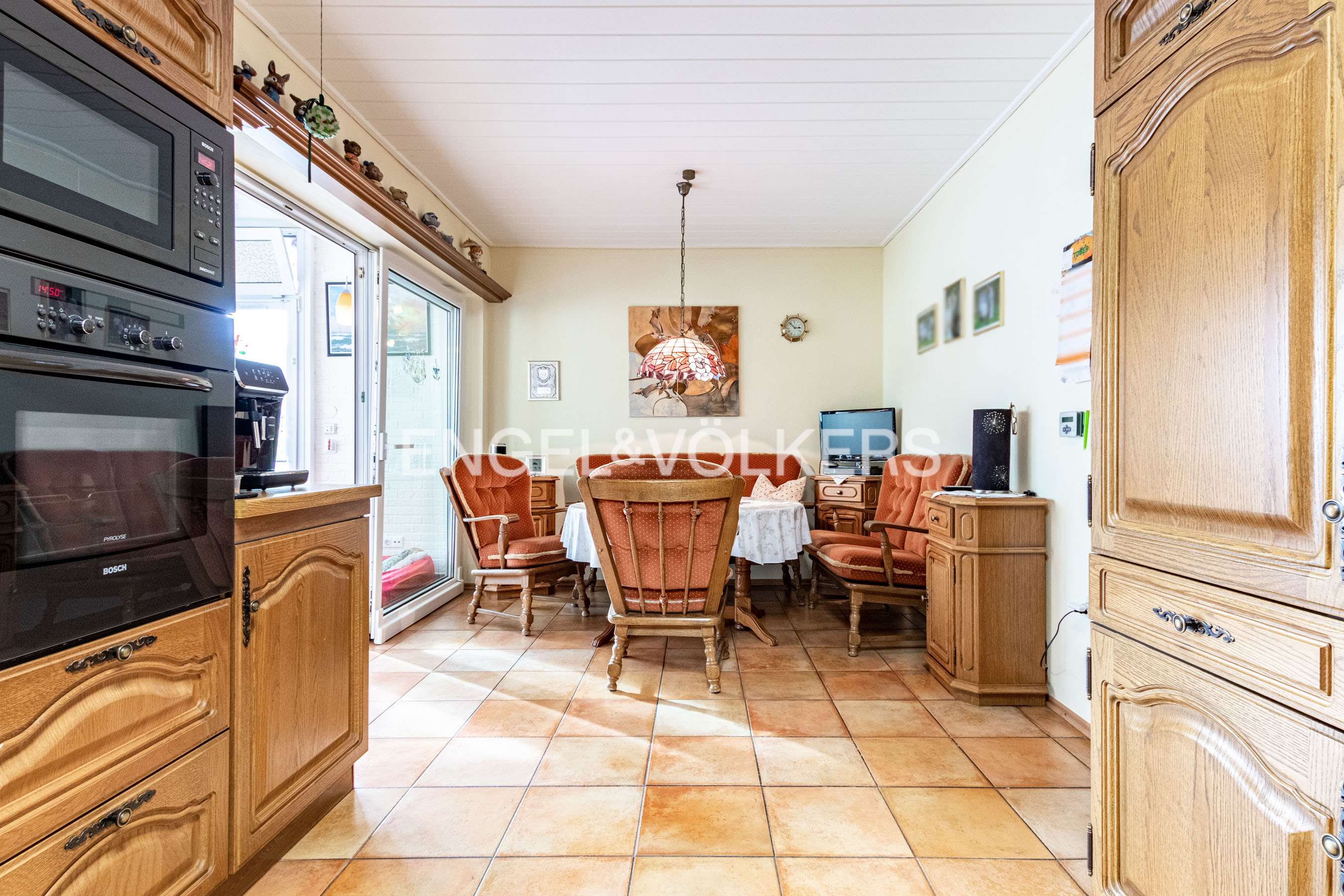 Immobilie in Rhauderfehn - Gepflegtes 3-Parteienhaus zur vielseitigen Nutzung in bevorzugter Lage! - Bild 1