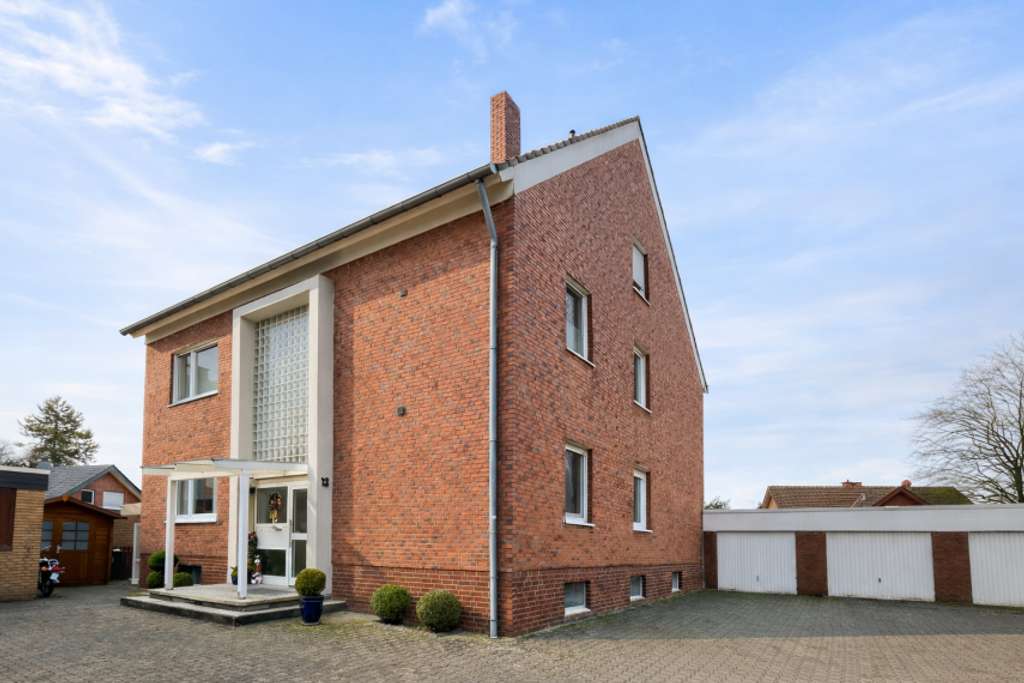 Immobilie in Rietberg - Großzügig wohnen im Dreifamilienhaus – 3-Zimmer-Wohnung mit Balkon in Mastholte
***1841 R - Bild 1