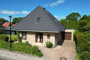 Modernisiertes Einfamilienhaus mit Garage in ruhiger Seitenstraßenlage von Brunsbüttel – Die vollständige Adresse der Immobilie erhältst du vom Anbieter., 25541 Brunsbüttel – Vorschaubild 2