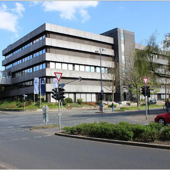 Bürogebäude in verkehrsgünstiger Lage zu vermieten!