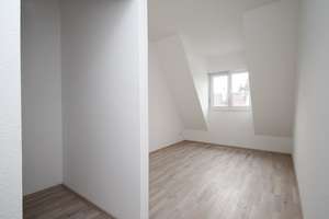 Wunderschöne 4-Zimmer-DG-Wohnung mit Balkon & Stellplatz in MA-Neckarau, Gartennutzung! – 68199 Neckarau, Mannheim – Vorschaubild 5