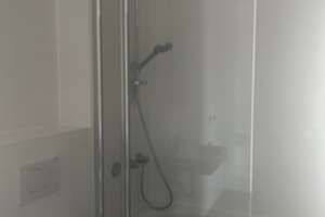 Erstbezug! Exklusive 2-Zimmer-Panoramawohnung mit Rundum-Balkon, EBK, TG-Stell – Bezug ab 01.12.2025 – Hermine-von-Parish-Straße 43, 81245 Neupasing, München – Vorschaubild 3