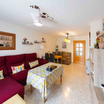 Geräumige 3-Zimmer-Wohnung mit Parkplatz und Abstellraum in ruhiger Gegend von Alameda