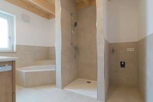 Erstbezug + 3 Zimmer, Dachstudio, Loggia und Holzfassade + PV-Anlage und Wärmepumpe – Spitzwegstraße 5, 85053 Südost, Ingolstadt – Vorschaubild 9