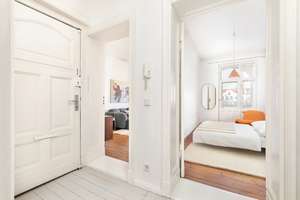 Blick aufs Maybachufer: Wunderschöner 2 Zimmer Altbau, 4. OG, Ost-Loggia, Erker, Wasserblick – Maybachufer 47, 12045 Neukölln (Ortsteil), Berlin – Vorschaubild 15