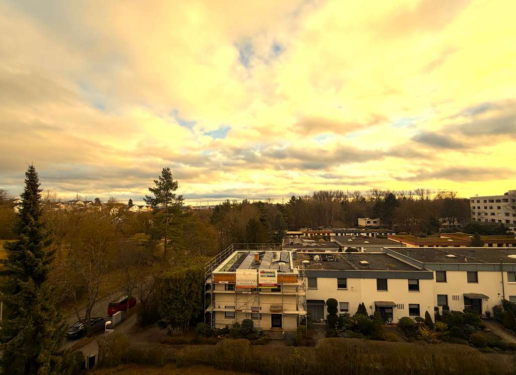 Immobilie in Sindelfingen - Über den Dächern - großzügige und helle Eigentumswohnung mit Aussicht - Bild 0