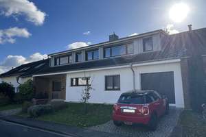WUNDERSCHÖNES FAMILIENDOMIZIL MIT SEHR VIEL PLATZ – IDEAL FÜR EINE GROSSE FAMILIE – Die vollständige Adresse der Immobilie erhältst du vom Anbieter., 50999 Sürth, Köln – Vorschaubild 2