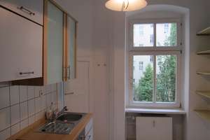 2-Zi.-ETW: schön zentral ~  ruhig + grün  --  top Lage Nähe Savignyplatz - Balkon -  – Die vollständige Adresse der Immobilie erhältst du vom Anbieter., 10629 Charlottenburg, Berlin – Vorschaubild 5