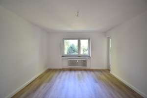 Ideal geschnittene 3-Zimmer-Wohnung mit 2 Balkonen  – Paul-Bonatz-Str. 29, 40595 Garath, Düsseldorf – Vorschaubild 1