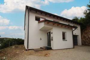 Neuwertiges exklusives Haus mit Garten in Lauterhofen – Die vollständige Adresse der Immobilie erhältst du vom Anbieter., 92283 Lauterhofen – Vorschaubild 2
