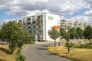 In der Herrichtung! Große 2-Zimmerwohnung mit Dusche, Wanne und Balkon