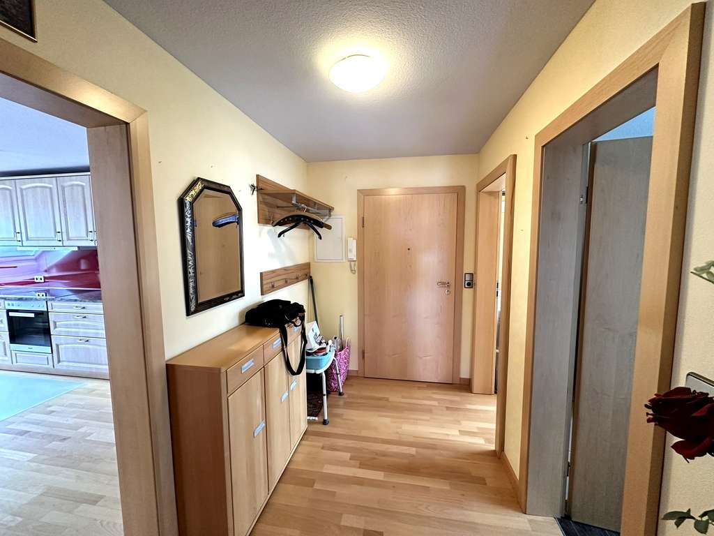 Immobilie in Hinterzarten - Schöne Dachgeschosswohnung mit Balkon, 2 Stellplätze und Gartenmitnutzung in Hinterzarten - Bild 4