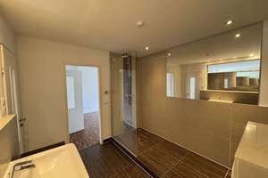 Zuhause mit Charakter: außergewöhnlicher Grundriss, warme Atmosphäre & Balkon zum grünen Innenhof – Die vollständige Adresse der Immobilie erhältst du vom Anbieter., 10969 Kreuzberg, Berlin – Vorschaubild 8