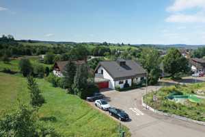 TRAUMHEIM - Einfamilienhaus mit 348 m² Innenraum, einem 594 m² großen Garten und zwei Garagen – Rems-Murr-Kreis – Vorschaubild 2