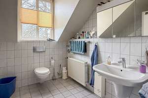 Geräumige 3-Zimmer-Dachgeschosswohnung im Herzen von Bi-Jöllenbeck – Die vollständige Adresse der Immobilie erhältst du vom Anbieter., 33739 Jöllenbeck, Bielefeld – Vorschaubild 8
