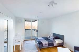 EBK, Aufzug und Balkon 1 Zimmer möbliertes Studio – Allee der Kosmonauten 25a, 10315 Lichtenberg (Ortsteil), Berlin – Vorschaubild 3