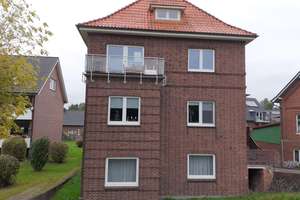 Helle 3-Zimmer Altbau-Wohnung mit Einbauküche und Balkon sowie Elbblick Nähe Zollenspieker