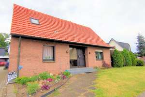 Geräumiges EFH mit ELW, Terrasse, Balkon, kleinem Garten und Garage in ruhiger Lage – Die vollständige Adresse der Immobilie erhältst du vom Anbieter., 49088 Sonnenhügel, Osnabrück – Vorschaubild 1