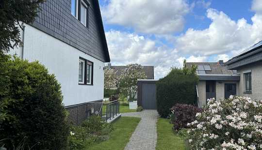 Bild von Charmantes Einfamilienhaus mit gepflegtem Garten  und Garage