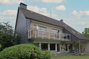 Freistehendes Einfamilienhaus mit tollem Garten und Doppelgarage im Schmachtenbergviertel – Die vollständige Adresse der Immobilie erhältst du vom Anbieter., 45219 Kettwig, Essen – Vorschaubild 2