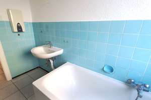 Direkt Wiesbaden-City: Helle, renovierte 1-Zimmer-SINGLE-Wohnung; Balkon; Tageslicht-Wannenbad – Die vollständige Adresse der Immobilie erhältst du vom Anbieter., 65183 Westend / Bleichstraße, Wiesbaden – Vorschaubild 11